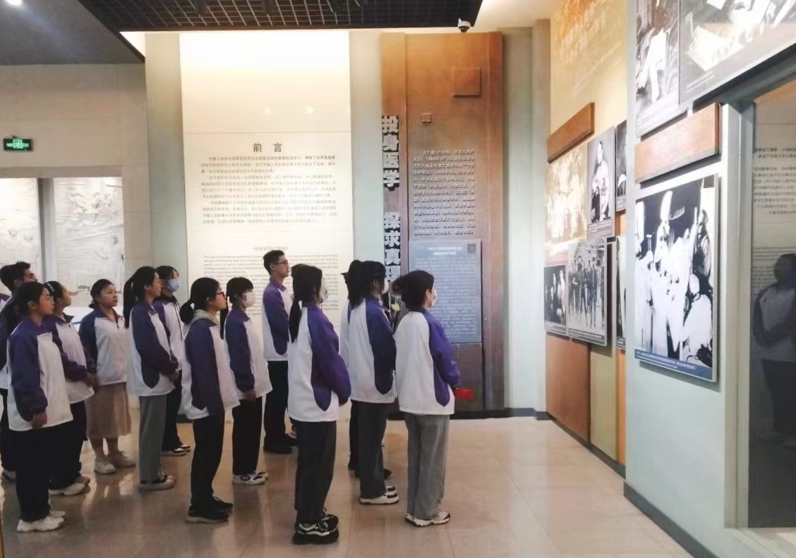 1712561398977028163.jpg 1712561398977028163.jpg